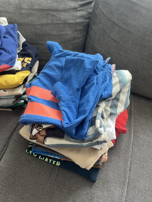 Lot haine baiat, varsta 5 - 6 ani, cele mai multe haine sunt h&m