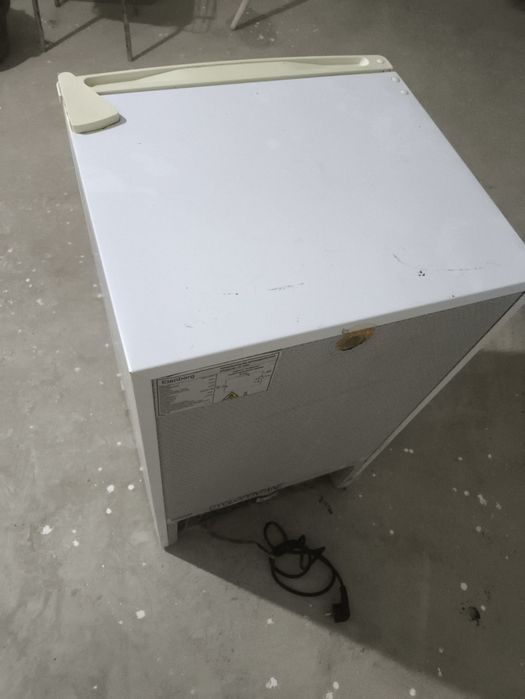 Продам маленький Холодильник
