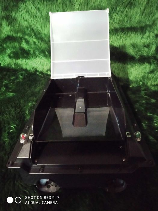 Лодка за захранка с GPS,компас.автопилот,Li батерия 3,7V 20A