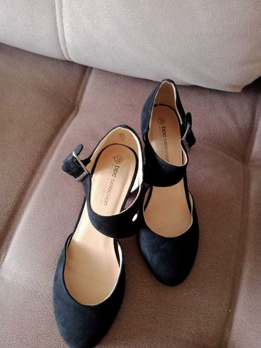 Продам женские туфли