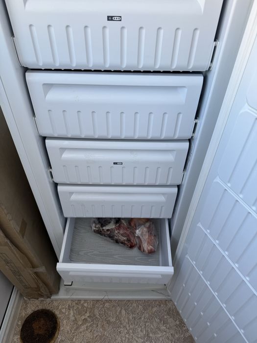 Продам морозильник Indesit