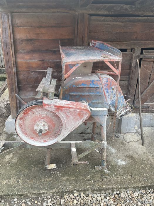 Moara macinat cereale (faina ) actionata priza de putere tractor