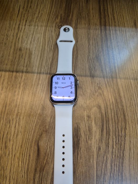Apple Watch 5serya 44m stalnoy saphire