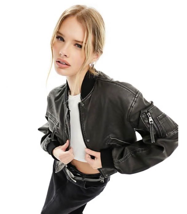 Бомбър яке от прана изкуствена кожа Bershka в черно