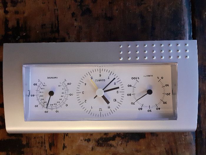 часовник, термометър, хидрометър за бюро