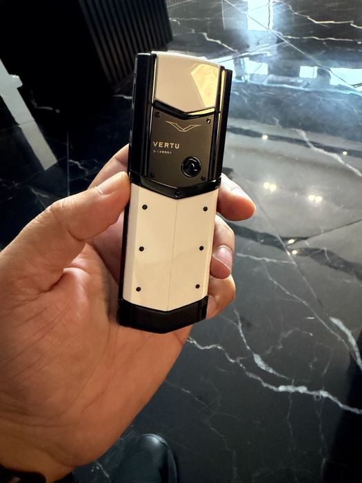 Vertu Signature S black white ceramic