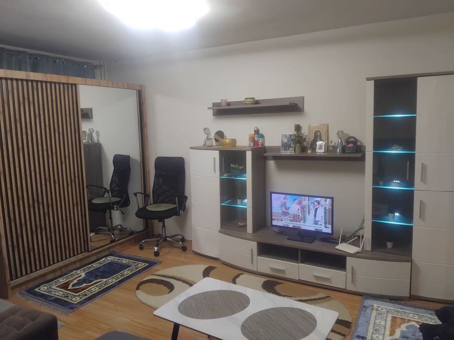 Închiriez Garsoniera