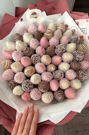 Клубника в шоколаде. Букеты
