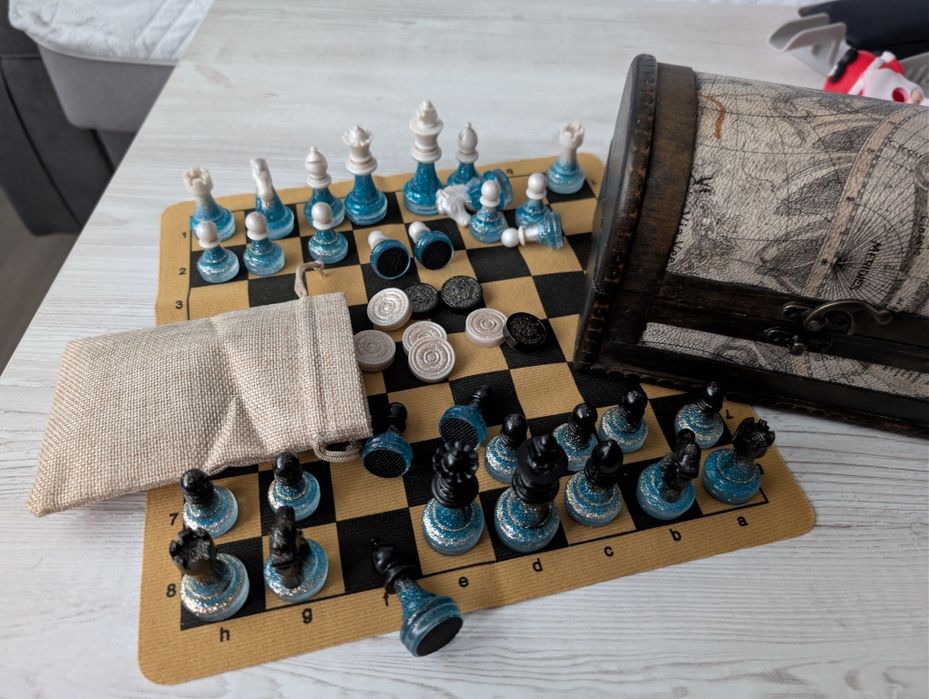 Set șah și dame - ideal pentru cadou