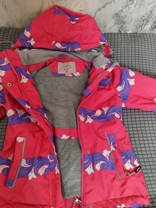 Продам демисезонный костюм