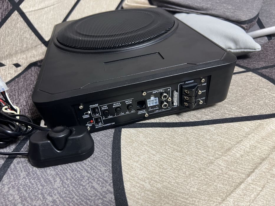 Vand subwoofer activ auto