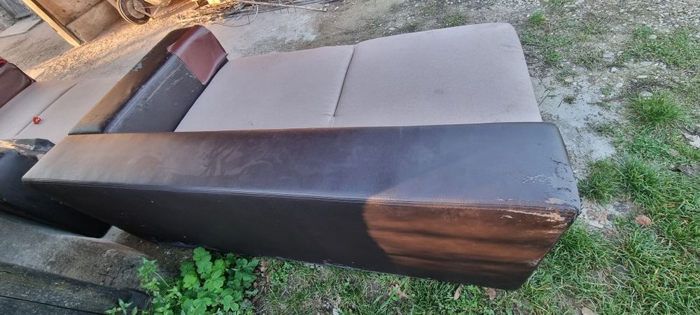 Vand urgent coltar din doua canapele