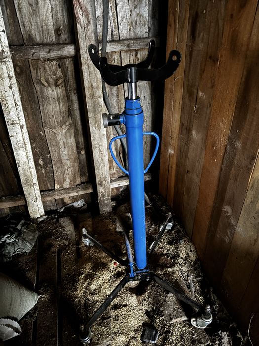 Гидравлическая стойка