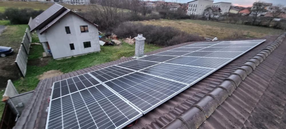 Ofer servicii profesionale de instalare a panourilor fotovoltaice