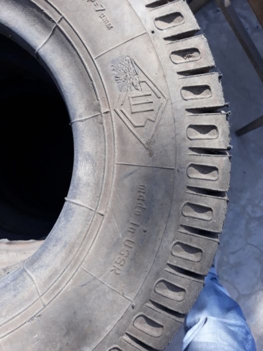 Шины от погрузчика.