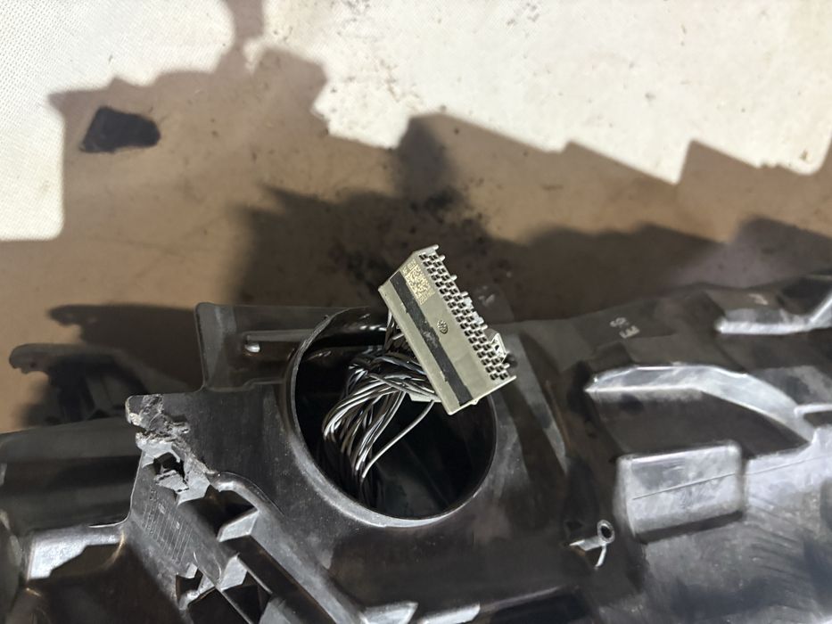 Volvo V60 2018 година Ляв Лед Фар Led