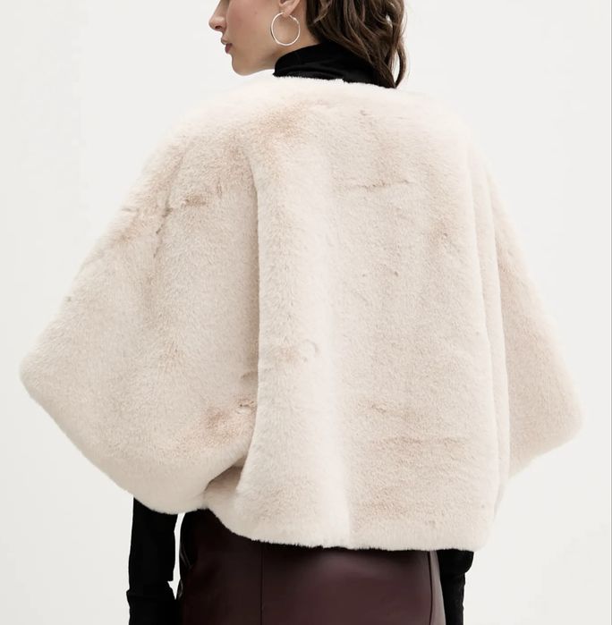 Луксозно марково късо палто Blumarine