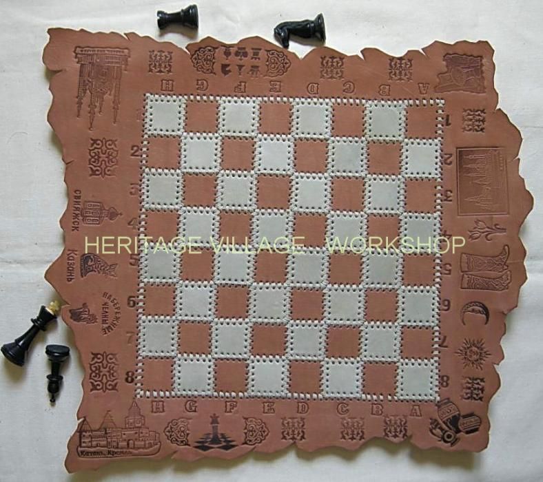 Кожаная шахматная доска .