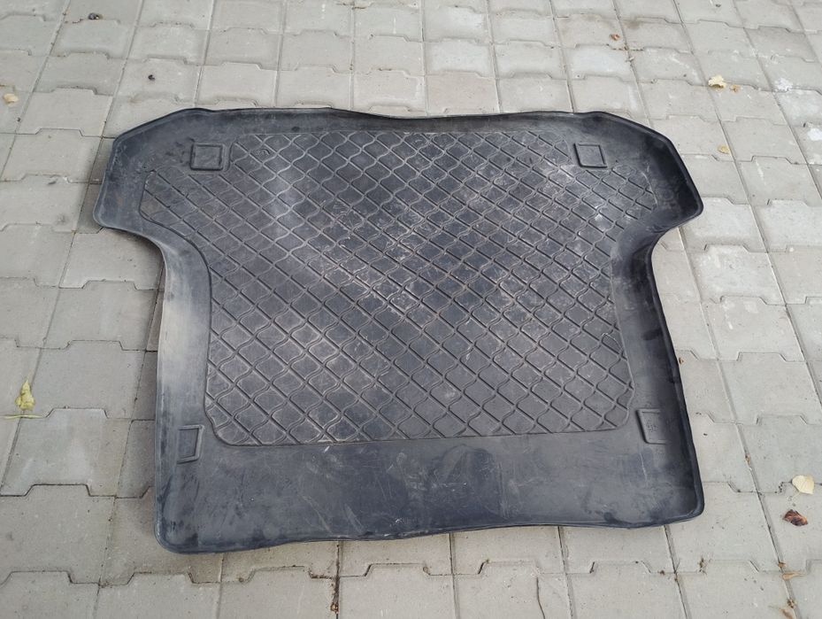 Стелка за Дачия Логан и подлакътник за чаша за WV Toaran