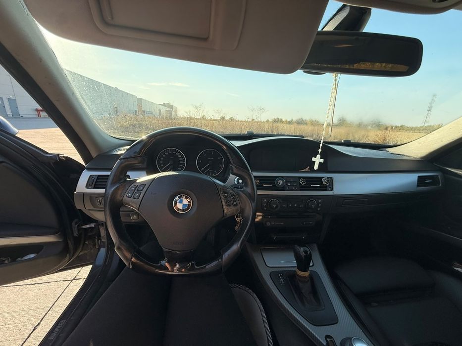 Vând   BMW 320 D