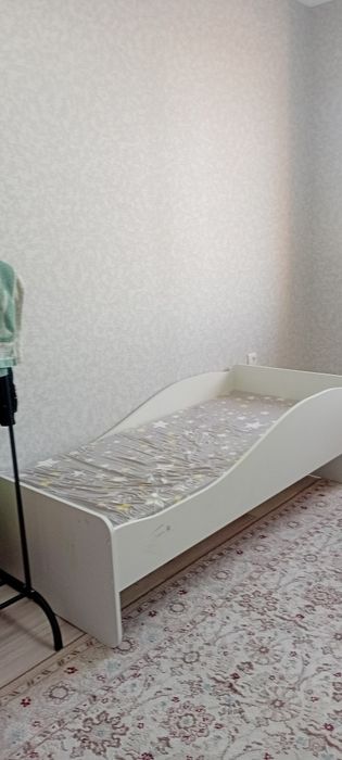 Продам срочно детскии кровать