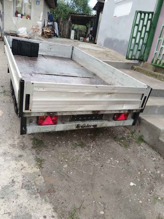Vând remorca 2000kg