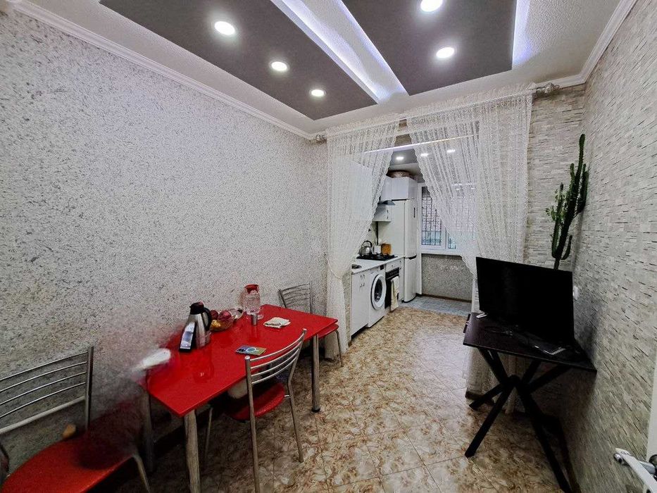 Kvartira sotiladi 3 xonali 1 etaj