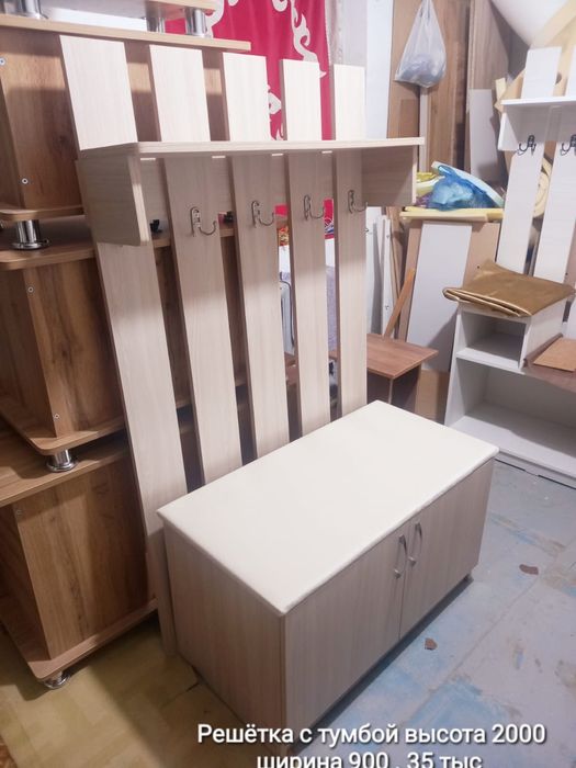 Продам в прихожую вешалку