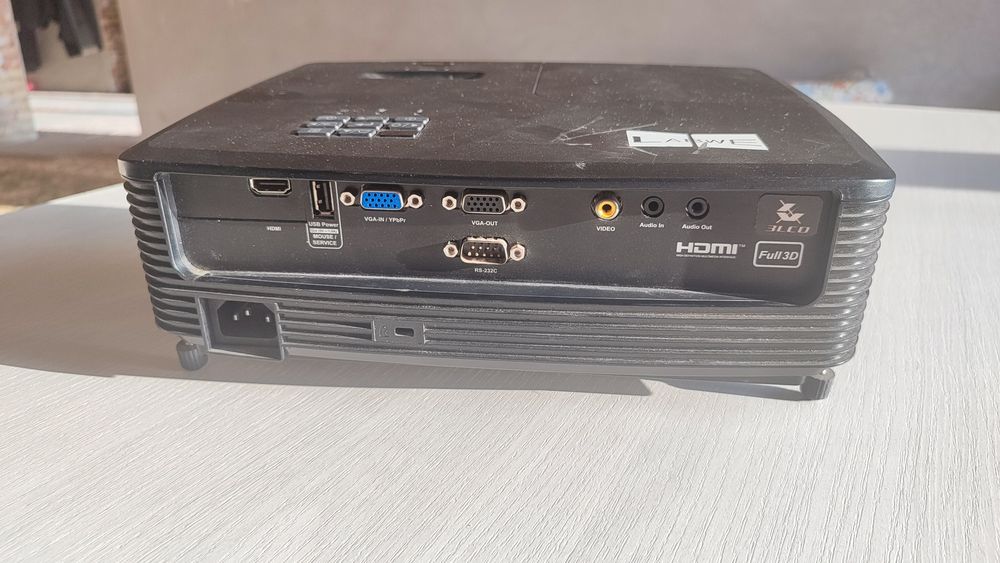 Продам проектор labwe(Optoma)