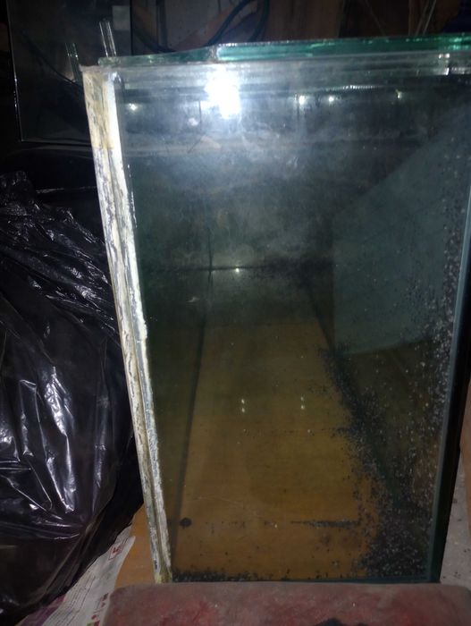 Голям аквариум 186 л с капаци