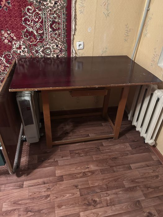 Письменный стол деревянный