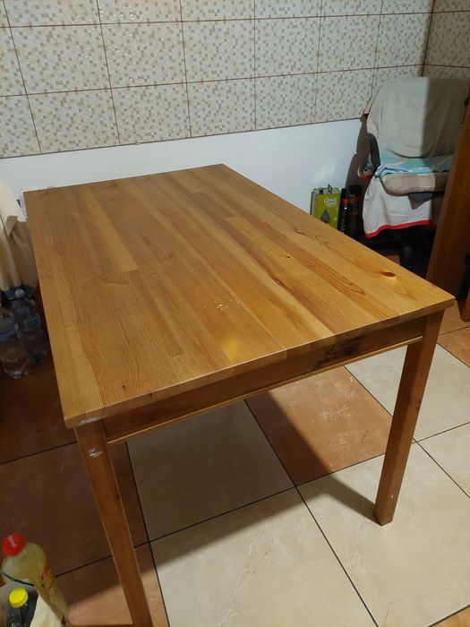 Masă cu 4 scaune