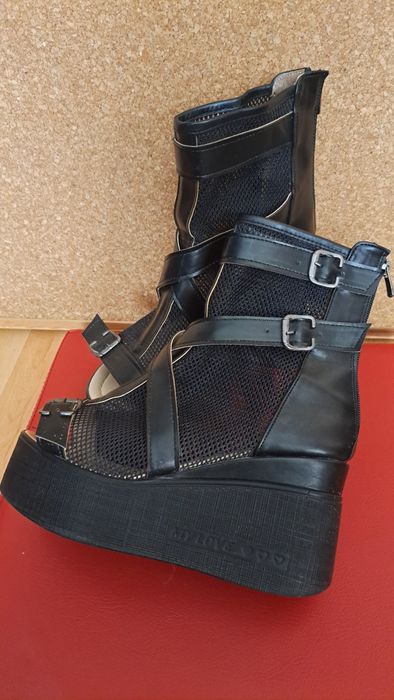 Дамски летни боти