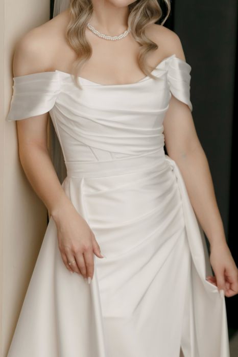 Свадебное платье и шлейф