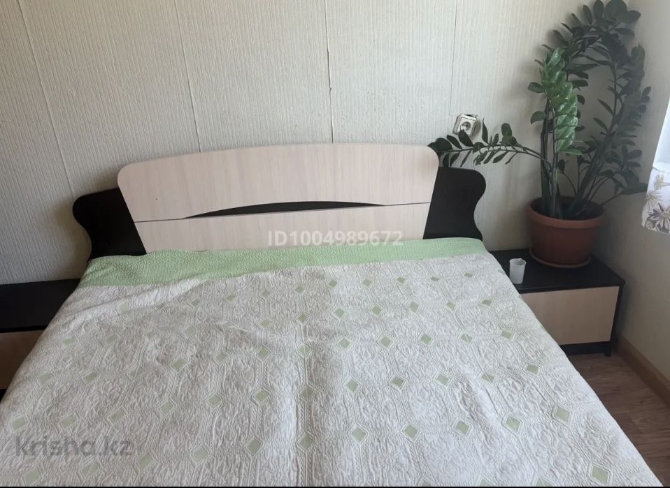 Продам б/у спальный гарнитур