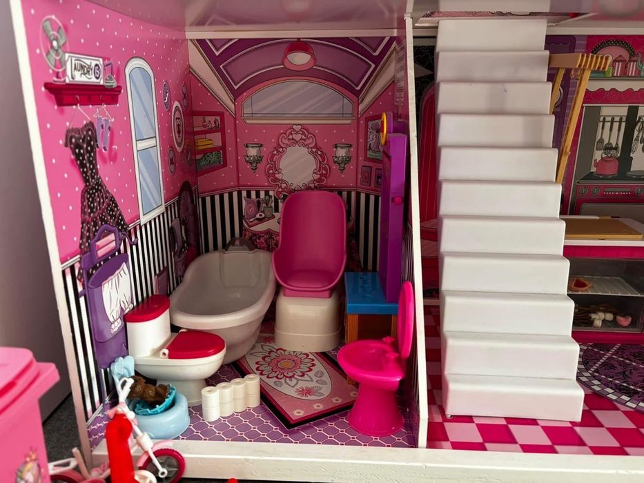 Casuta fetite cu mobilier si accesorii