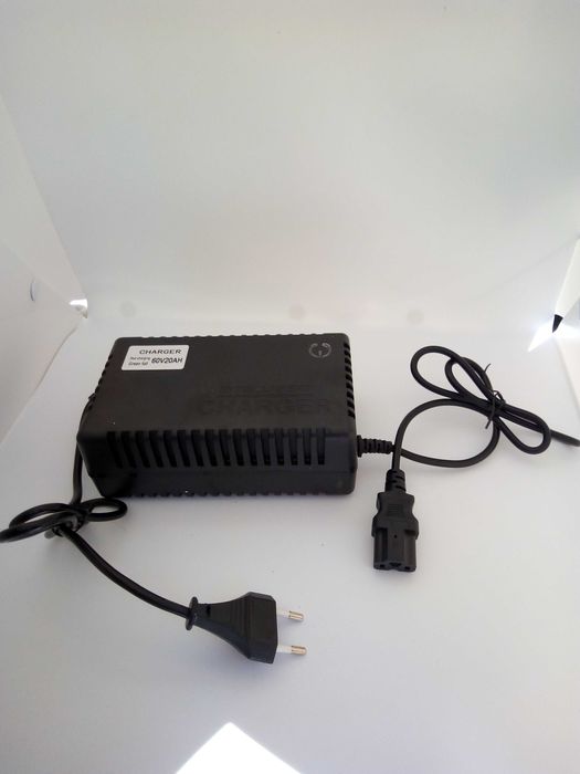 Incarcator pentru scuter electric baterii pe gel 60v20ah 67 2 ah
