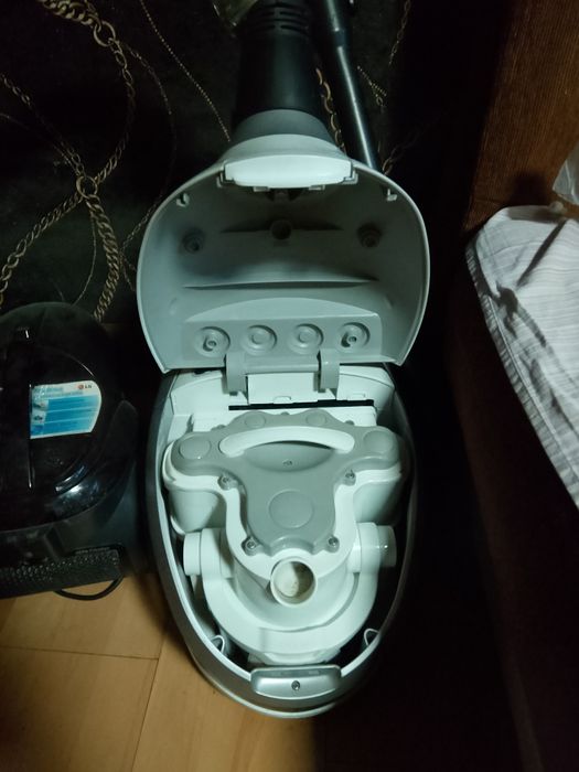 Продам моющий пылесос цена 25000