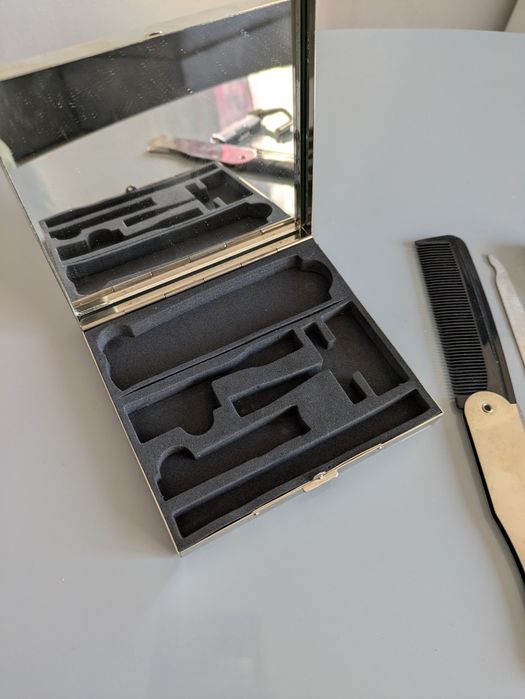 Мъжки сет за пътуване с гребен и нокторезачка