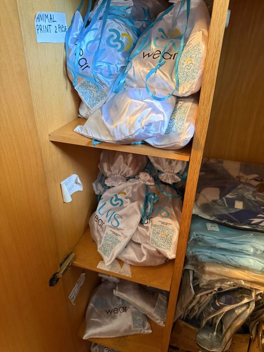 Lichidare stoc costume de baie si seturi fitness dama. Toate noi si cu eticheta. 30 RON costumul de baie si 60 RON setul fitness dama.