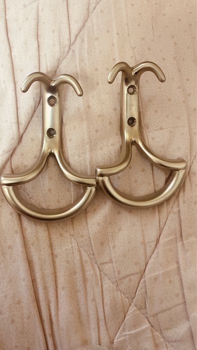 Крючки металлические настенные. 2 шт за 30 000 сум