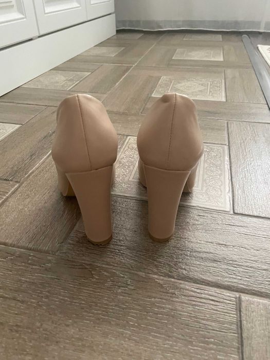 Продам женские туфли