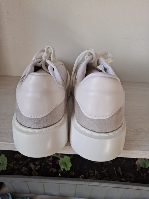 Продам кроссовки 38 размер