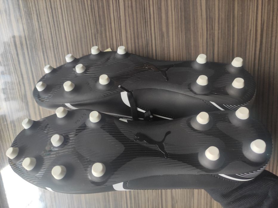 Ghete de fotbal noi Puma marimea 43