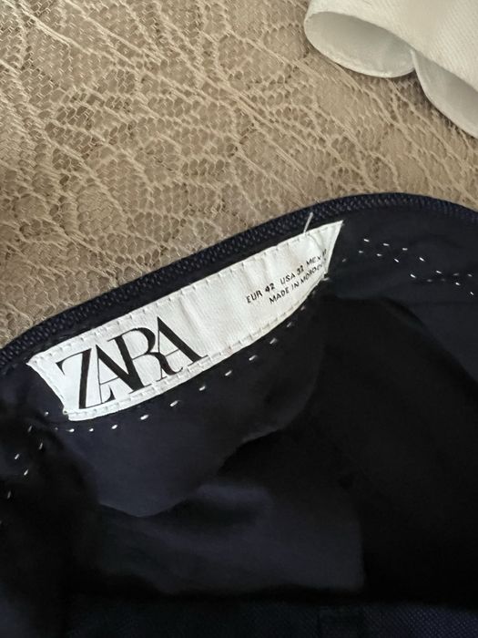 Тъмно син костюм zara
