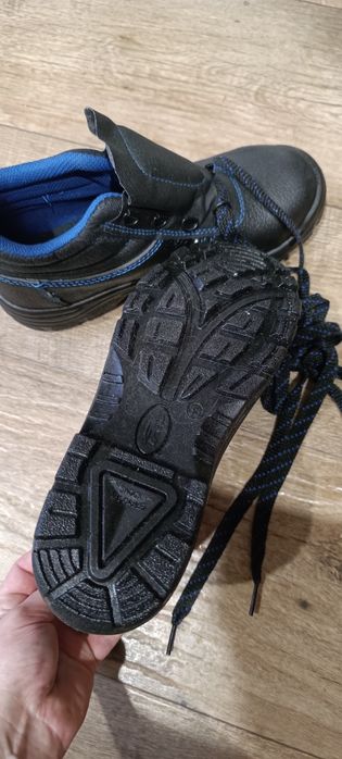 Продам новую обувь