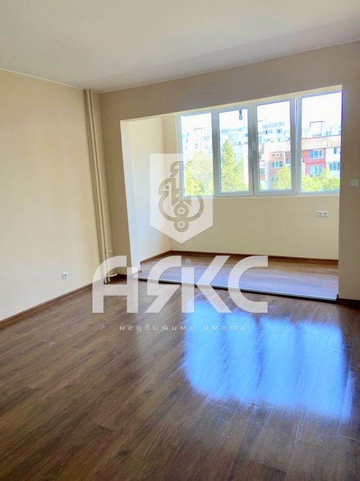 Двустаен апартамент в кв. Обеля 2