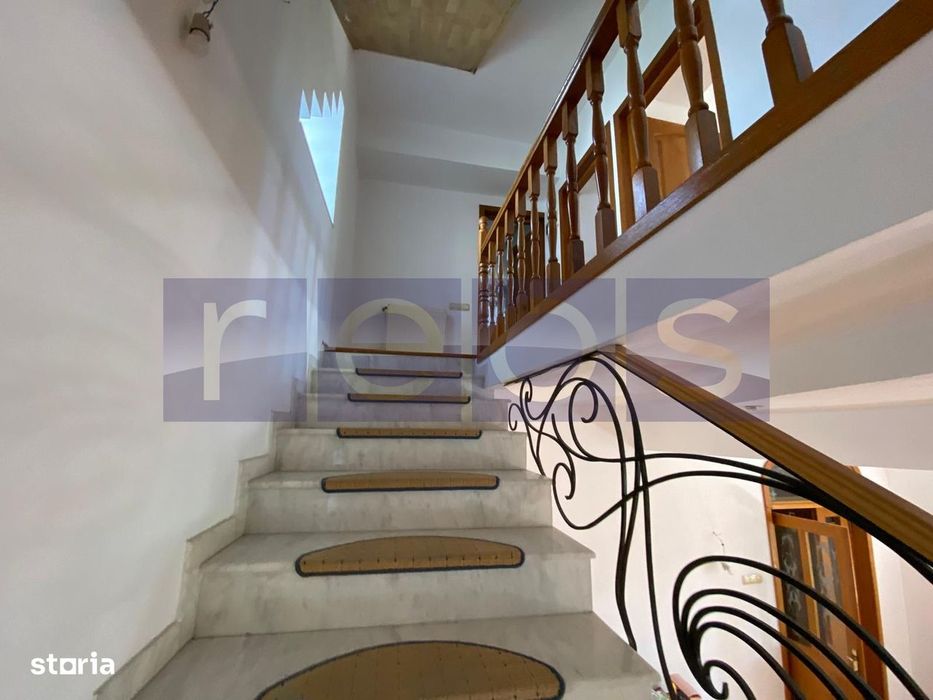 De Vanzare Vila P+1+Mansarda 7 Camere, 3 Bai, Garaj, Curte Salaj Parc