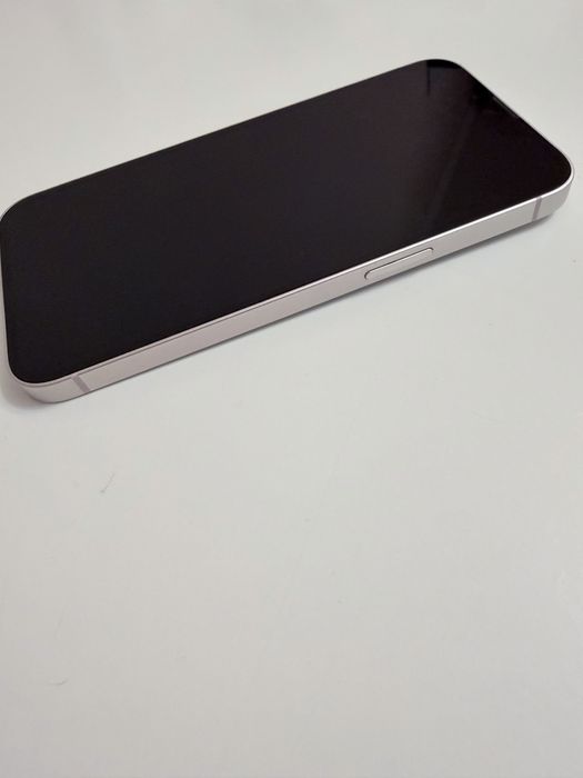 Продам Iphone 13