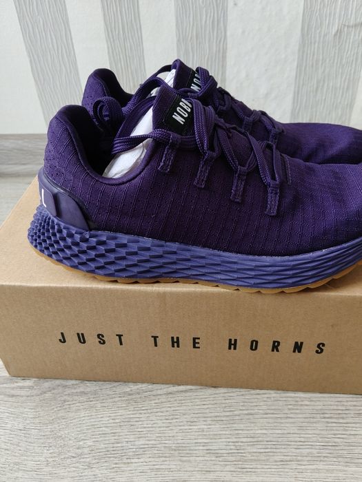 Нови маратонки от Англия